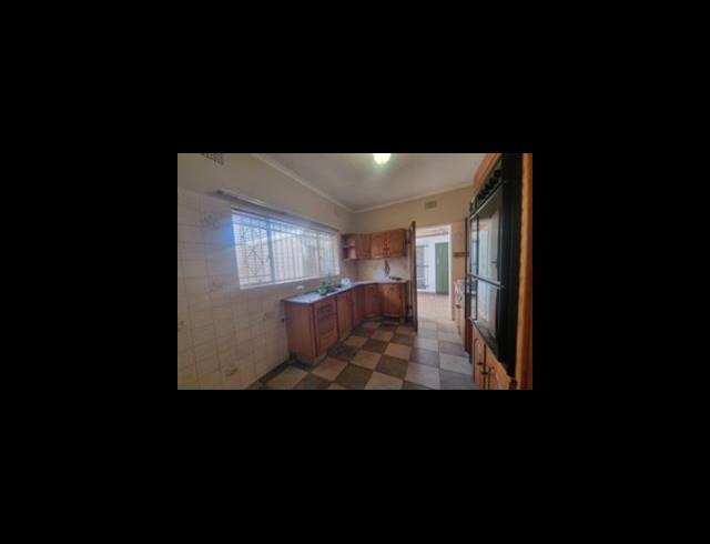 4 BEDROOM HOUSE FOR SALE IN SINOVILLE